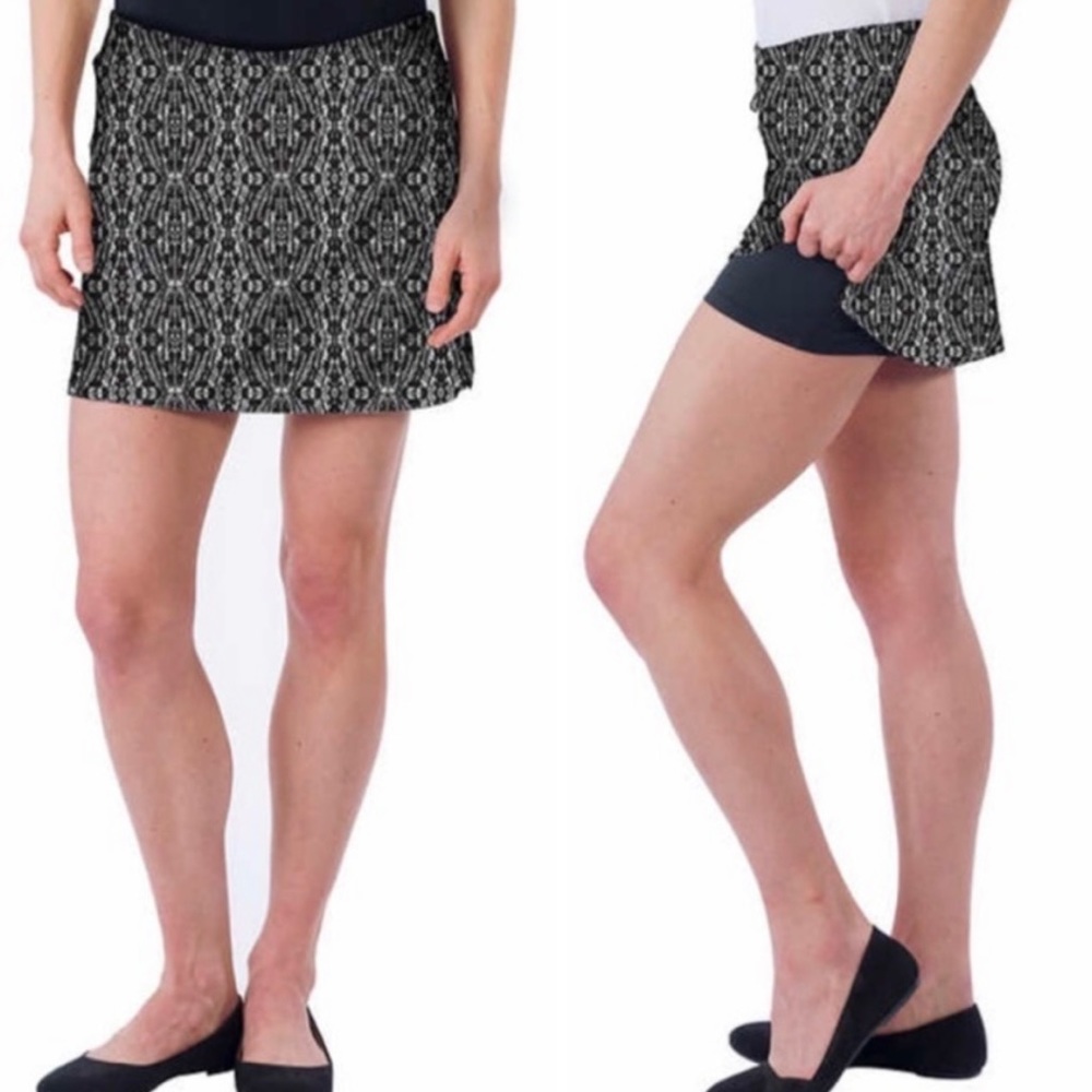 Tranquility by Colorado Clothing Co Athletic Skort  B&W Abstract Print Size S